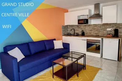 Cuisine ou kitchenette dans l'établissement GRAND STUDIO AMIENS GARE TOUT CONFORT WIFI NETFLIX 2PERS