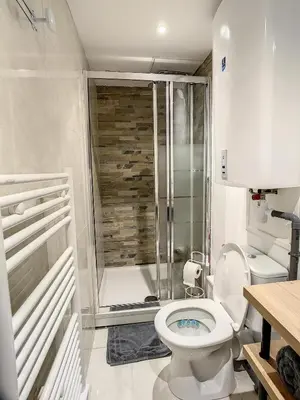 Salle de bains dans l'établissement GRAND STUDIO AMIENS GARE TOUT CONFORT WIFI NETFLIX 2PERS