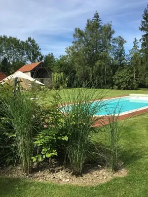 Piscine de l'établissement l'abreuvoir de rivière ou située à proximité