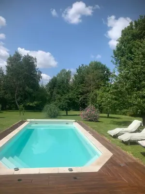 Piscine de l'établissement l'abreuvoir de rivière ou située à proximité