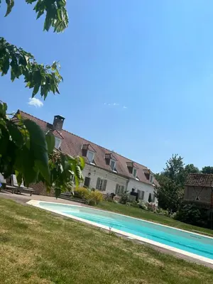 Piscine de l'établissement l'abreuvoir de rivière ou située à proximité