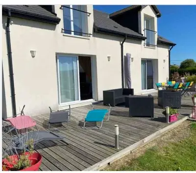 Jardin de l'établissement Les coteaux vue mer