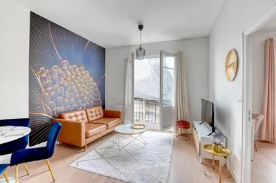 Télévision ou salle de divertissement dans l'établissement Glamour Chic en hyper centre - Wifi - Sauna pour 2 - MyLittleStay