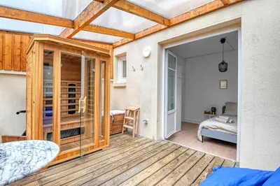 Un ou plusieurs lits dans un hébergement de l'établissement Glamour Chic en hyper centre - Wifi - Sauna pour 2 - MyLittleStay