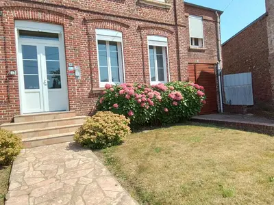 Jardin de l'établissement Charmant studio centre bourg