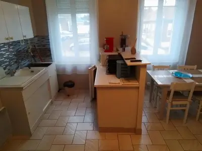 Cuisine ou kitchenette dans l'établissement Charmant studio centre bourg