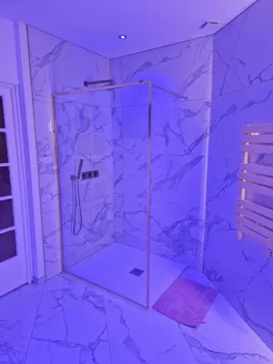 Salle de bains dans l'établissement Maison Chic avec jacuzzi Nogent sur Oise YaoSpa60