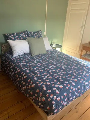 Un ou plusieurs lits dans un hébergement de l'établissement Maison de ville au bord de la rivière !