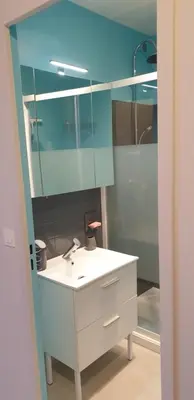 Salle de bains dans l'établissement Le Paradis des Fleurs