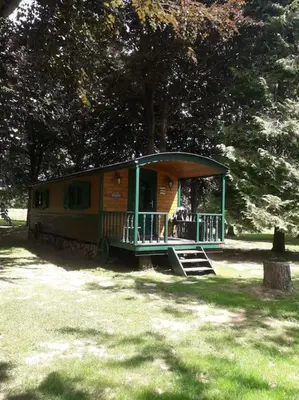 Jardin de l'établissement La Roulotte du Moulin de Rebets