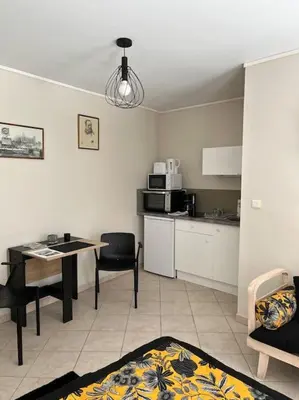 Plan de l'établissement AMIENS Studio cocooning et tranquille dans un jardinet a l'arrière d'une copropriété 2mm de la gare