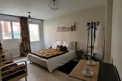 Plan de l'établissement AMIENS Studio cocooning et tranquille dans un jardinet a l'arrière d'une copropriété 2mm de la gare