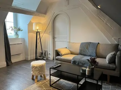 Coin salon dans l'établissement Appartement avec terrasse en plein cœur de Vernon
