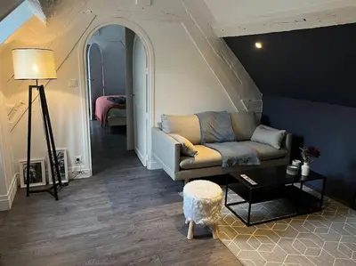 Coin salon dans l'établissement Appartement avec terrasse en plein cœur de Vernon