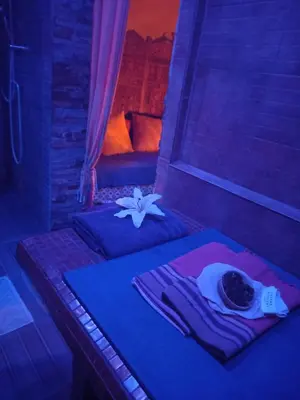 Un ou plusieurs lits dans un hébergement de l'établissement Love room, Les nuitées secrètes de Rouen