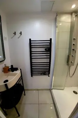 Salle de bains dans l'établissement NALAN Orrygeois, SPA, Sauna, Proche Asterix
