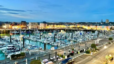 Vue générale sur Dieppe ou vue de la ville depuis l'appartement
