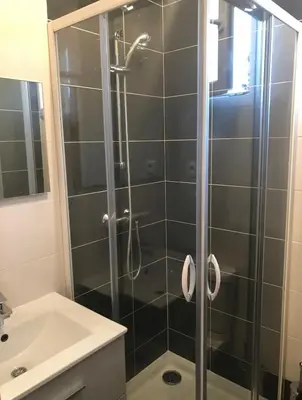 Salle de bains dans l'établissement Studio à 300 m de la gare de Mantes-la-Jolie