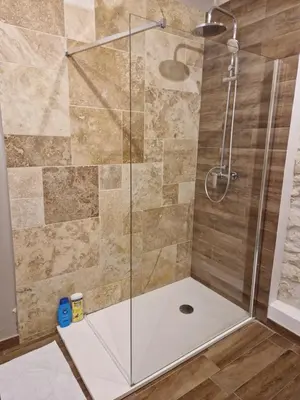 Salle de bains dans l'établissement Suite Chalet avec jacuzzi YaoSpa60