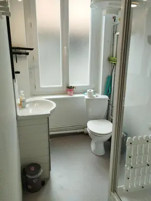 Salle de bains dans l'établissement House of twenty- Studio paisible à Dieppe plage et gare à pied - situé rue piétonne - wifi - draps et serviettes inclus -
