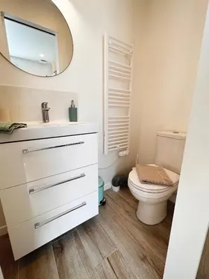 Salle de bains dans l'établissement Charmante Maisonnette au calme / Jardin privatif