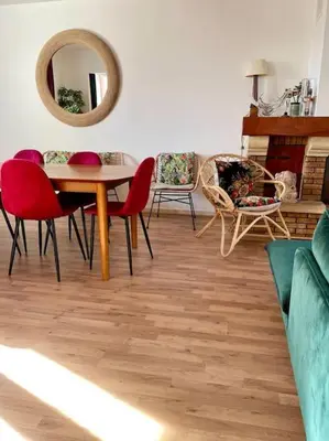 Coin salon dans l'établissement Vive la vie - maison de famille à Mers proche mer