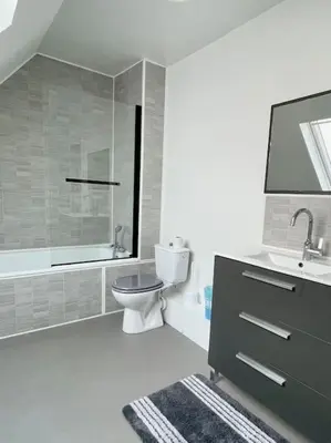Salle de bains dans l'établissement Vive la vie - maison de famille à Mers proche mer