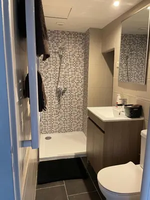 Salle de bains dans l'établissement Agréable maison de ville à Pacy sur eure