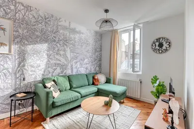 Coin salon dans l'établissement Ambiance Jungle Rouen Centre - MyLittleStay