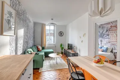 Coin salon dans l'établissement Ambiance Jungle Rouen Centre - MyLittleStay