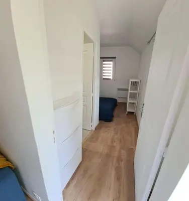 Plan de l'établissement Petite maison cosy dans un jardin.