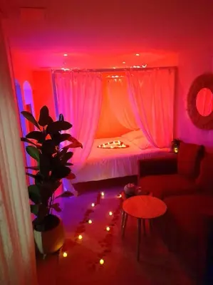 Un ou plusieurs lits dans un hébergement de l'établissement L'instant Bornéo Superbe appartement avec jacuzzi
