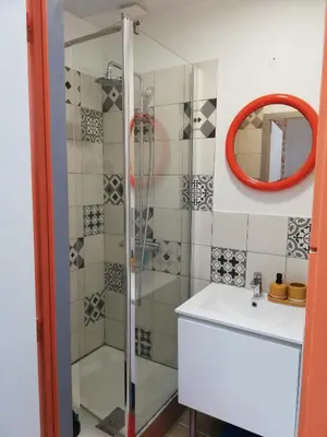 Salle de bains dans l'établissement The Seventies Appart rétro (proche gare et centre ville)