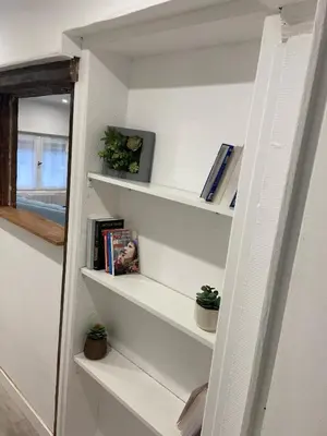 Bibliothèque dans l'appartement