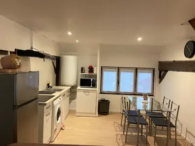Cuisine ou kitchenette dans l'établissement Le Bassam, proche aéroport