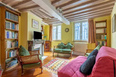 Télévision ou salle de divertissement dans l'établissement Amandus