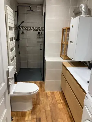 Salle de bains dans l'établissement Bonheur en Seine, Piscine, Vue Seine