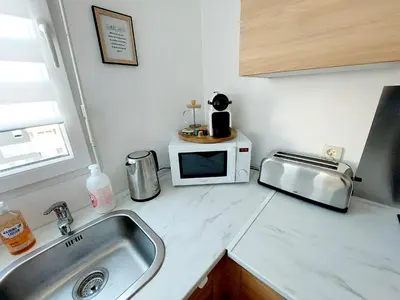 Cuisine ou kitchenette dans l'établissement Cosy Home 1 - Spacieux 3 pièces avec parking - 30 min de Paris