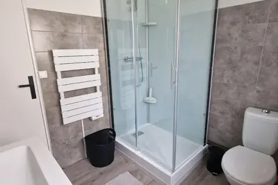 Salle de bains dans l'établissement L'air du large