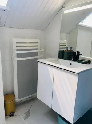 Cuisine ou kitchenette dans l'établissement Cocooning little house in french Vexin