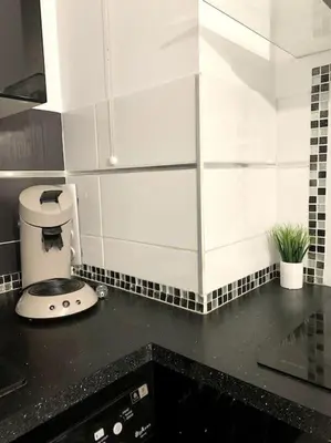 Cuisine ou kitchenette dans l'établissement Grand F3 à 30mn de Paris - Terrasse + Parking privé