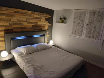 Un ou plusieurs lits dans un hébergement de l'établissement Love Story Chalet avec jacuzzi et sauna