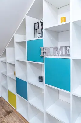 Bibliothèque dans la maison de vacances