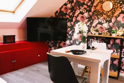 Coin salon dans l'établissement ROMANTIC STUDIO EVE - PROCHE GARE - NETFLIX - WiFi