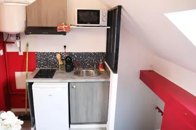 Cuisine ou kitchenette dans l'établissement ROMANTIC STUDIO EVE - PROCHE GARE - NETFLIX - WiFi
