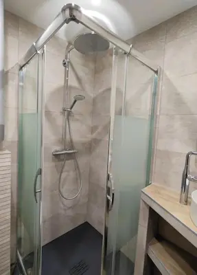 Salle de bains dans l'établissement Hypercentre : vue cathédrale - verrière - cosy