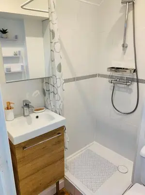 Salle de bains dans l'établissement Petit cocon à 2 pas de la cathédrale&hortillonages