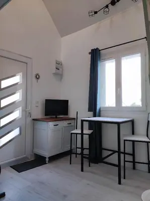 Télévision ou salle de divertissement dans l'établissement Studio des Monts Caubert