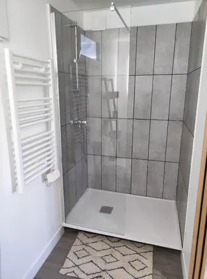 Salle de bains dans l'établissement Studio des Monts Caubert