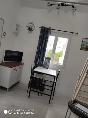 Télévision ou salle de divertissement dans l'établissement Studio des Monts Caubert